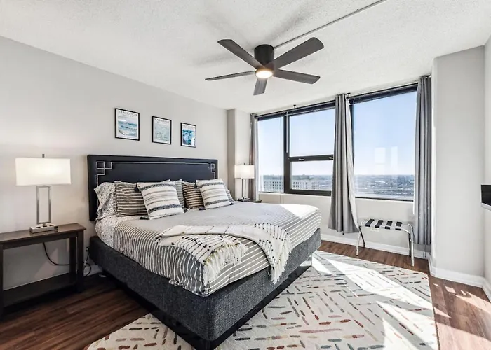 Downtown Mich Ave, Grant Park, Museums 2bd-2ba #20 * Чикаго